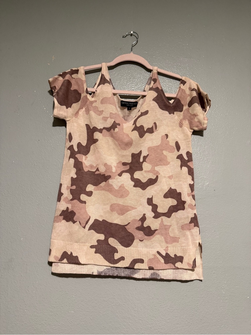 Central Park west Pink & Brown Camo Cold-Shoulder V-Neck Top size S